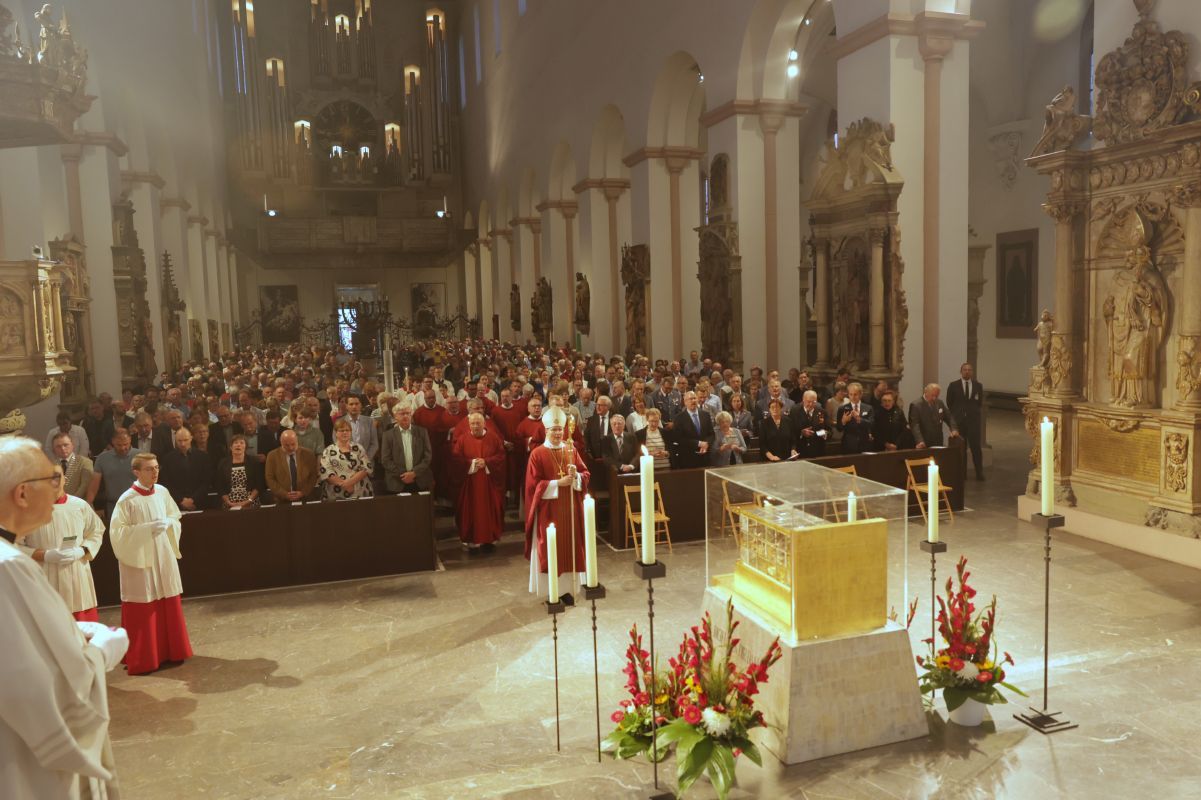 Rund 900 Personen feierten den Kiliani-Pontifikalgottesdienst für Räte und Politiker am Montagabend, 7. Juli, im Kiliansdom mit. Eine Begegnung auf dem Kiliansplatz schloss sich an.